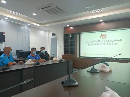 Sesi perjumpaan oleh Pengarah CGSO Labuan Bersama Kader Jabatan Penyiaran Malaysia (RTM), Labuan telah diadakan di Bangunan Kompleks Kementerian Komunikasi dan Multimedia Wilayah Persekutuan Labuan