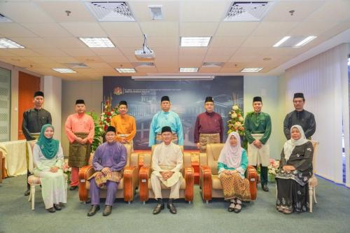 Selamat Hari Raya Aidilfitri Maaf Zahir dan Batin Ikhlas daripada: Pengurusan Tertinggi Pejabat Ketua Pegawai Keselamatan Kerajaan Malaysia