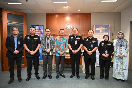 YBhg. Dato’ Ketua Pengarah Keselamatan Kerajaan, telah menerima Kunjungan Hormat daripada YBrs. KPKPj, Pengarah Bahagian Keselamatan, Suruhanjaya Pencegahan Rasuah Malaysia (SPRM)