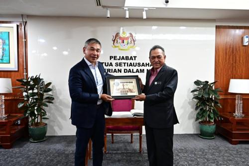 Kunjungan Hormat Ketua Pengarah Keselamatan Kerajaan ke Atas Ketua Setiausaha Kementerian Dalam Negeri