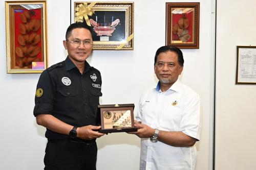 Kunjungan Hormat YBhg, Dato' Ketua Pengarah Keselamatan Kerajaan ke Atas YBrs. Tuan Ketua Jajahan Pasir Mas, Kelantan