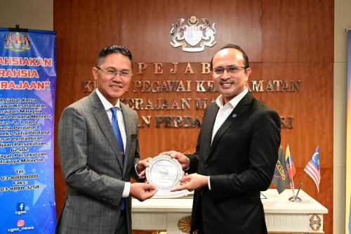 Kunjungan Hormat Pegawai Eksekutif Perbadanan Tabung Pendidikan Tinggi Nasional (PTPTN) ke Atas YBrs. Tuan Ketua Pengarah Keselamatan Kerajaan Malaysia (CGSO)