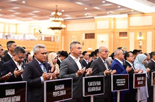 2-Perjumpaan-YAB-Perdana-Menteri-bersama-Warga-JPM-April-2025