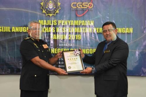 Kunjungan Hormat Pengarah CGSO Selangor ke atas Pengarah SPRM Negeri Selangor & Sesi Penyampaian Sijil Anugerah Khas Keselamatan Perlindungan