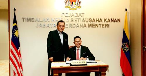 YBhg. Dato’ Ketua Pengarah Keselamatan Kerajaan telah mengadakan Kunjungan Hormat ke atas YBhg. Datuk Awang Alik bin Jeman, Timbalan Ketua Setiausaha Kanan Jabatan Perdana Menteri (TKSUK JPM)