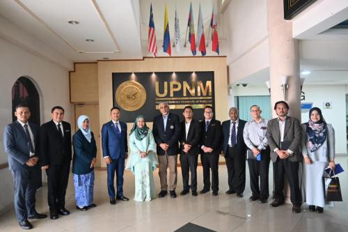 YBrs. Ketua Pengarah Keselamatan Kerajaan telah mengadakan kunjungan hormat ke atas YBhg. Dato’ Dr.Penolong Naib Canselor (Jaringan Industri dan Perhubungan Korporat), Universiti Pertahanan Nasional Malaysia (UPNM)