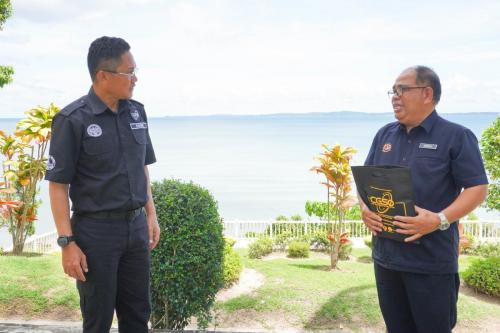 YBrs. Tuan KP CGSO bersama En. Mohd Khairul Sharizan bin Hamid, Pengarah Bahagian Penyelarasan dan Korporat telah melawat Rumah Peranginan Persekutuan, Wilayah Persekutuan Labuan