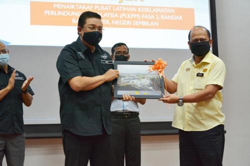 Majlis Penyerahan Projek Menaik Taraf Pusat Latihan Keselamatan Perlindungan Malaysia (PLKPM) Fasa 2 bertempat di Auditorium PLKPM