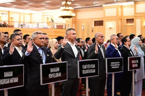 4-Perjumpaan-YAB-Perdana-Menteri-bersama-Warga-JPM-April-2025