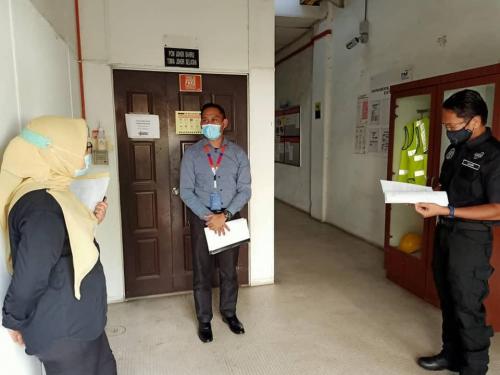 Pemeriksaan Keselamatan di Telephone Exchange Johor Bahru, Johor Darul Ta'zim diketuai oleh Pengarah Keselamatan Kerajaan Negeri Johor