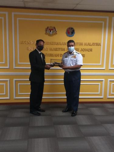 Majils Penyampaian Sijil Anugerah Khas Keselamatan Perlindungan (Akkp) Tahun 2019 Oleh, Pengarah Keselamatan Kerajaan Negeri Johor Kepada YBrs. Laksamana Pertama Maritim, Pengarah Maritim Johor Di Agensi Penguatkuasaan Maritim Malaysia (APMM) Negeri Johor