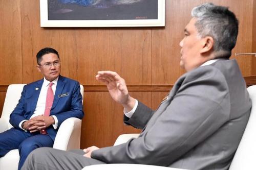 Kunjungan hormat YBrs. Tuan Rahimi bin Ismail, Ketua Pengarah Keselamatan Kerajaan ke atas YBhg. Datuk Seri Mohd Sallehhuddin bin Hassan, Timbalan Ketua Setiausaha Kanan, JPM.