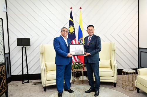 Kunjungan Hormat YBhg. Dato' Ketua Pengarah Keselamatan Kerajaan ke Atas YBhg. Dato' Sri Ketua Setiausaha Negara
