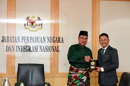 Kunjungan Hormat ke atas Ketua Pengarah Jabatan Perpaduan Negara dan Intergrasi Nasional (JPNIN) Oleh Ketua Pengarah Keselamatan Kerajaan Malaysia