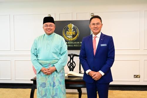 YBrs.Ketua Pengarah Keselamatan Kerajaan telah mengadakan kunjungan hormat ke atas YB Dato' Setiausaha Kerajaan Negeri Perak Darul Ridzuan
