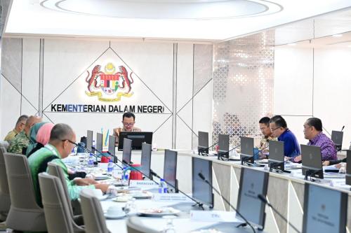 YBhg. Datuk Haji Ruji bin Haji Ubi, Ketua Setiausaha Kementerian Dalam Negeri merangkap Pengerusi Jawatankuasa Pusat Sasaran Penting (JPSP)