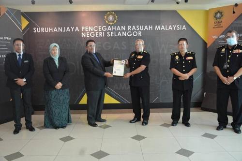 Kunjungan Hormat Pengarah CGSO Selangor ke atas Pengarah SPRM Negeri Selangor & Sesi Penyampaian Sijil Anugerah Khas Keselamatan Perlindungan