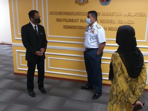 Majils Penyampaian Sijil Anugerah Khas Keselamatan Perlindungan (Akkp) Tahun 2019 Oleh, Pengarah Keselamatan Kerajaan Negeri Johor Kepada YBrs. Laksamana Pertama Maritim, Pengarah Maritim Johor Di Agensi Penguatkuasaan Maritim Malaysia (APMM) Negeri Johor