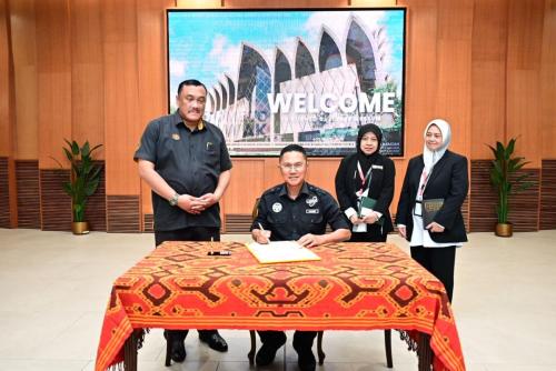 7-CGSO2MUZIUM-BORNEO