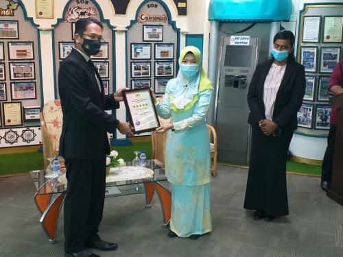 Majils Penyampaian Sijil Anugerah Khas Keselamatan Perlindungan (AKKP) Tahun 2019 Oleh Pengarah Keselamatan Kerajaan Negeri Johor Kepada Pengarah Jabatan Pendaftaran Negara (JPN) Negeri Johor.