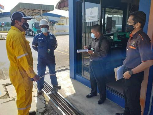 Pemeriksaan Keselamatan Mengejut Sasaran Penting  Oleh, Pengarah Keselamatan Kerajaan Negeri Johor Di Depoh Penerbangan Minyak Petronas Senai, Johor