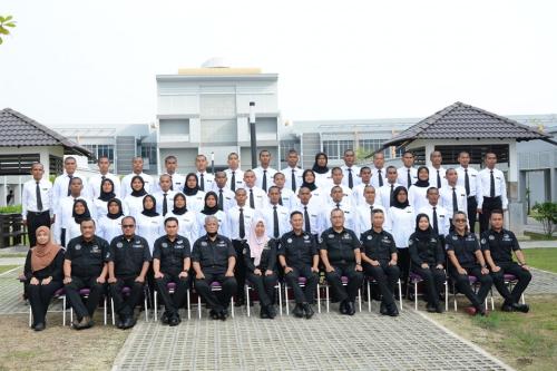 Seramai 43 pelatih kursus asas telah berjaya menamatkan Latihan Kursus Asas Keselamatan Perlindungan Lantikan Baharu Skim Pembantu Keselamatan (KP19) di ILKEM