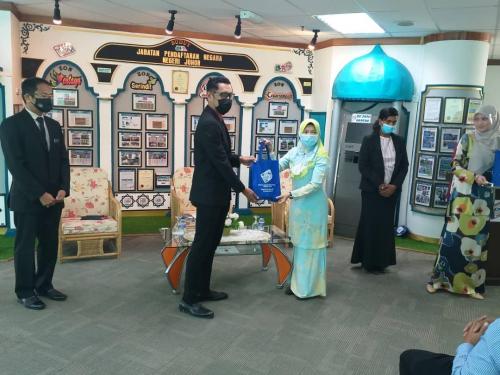 Majils Penyampaian Sijil Anugerah Khas Keselamatan Perlindungan (AKKP) Tahun 2019 Oleh Pengarah Keselamatan Kerajaan Negeri Johor Kepada Pengarah Jabatan Pendaftaran Negara (JPN) Negeri Johor.