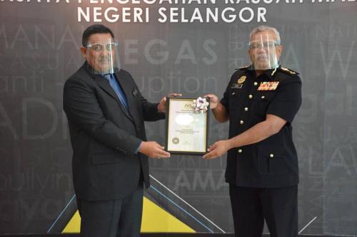 Kunjungan Hormat Pengarah CGSO Selangor ke atas Pengarah SPRM Negeri Selangor & Sesi Penyampaian Sijil Anugerah Khas Keselamatan Perlindungan