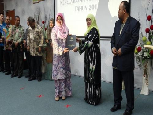 MAJLIS PENYAMPAIAN SIJIL ANUGERAH KHAS KESELAMATAN PERLINDUNGAN TAHUN 2016