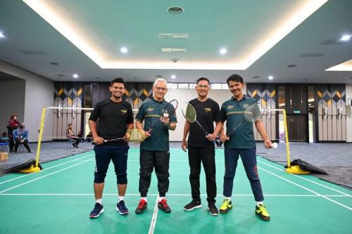 Satu perlawanan persahabatan badminton antara CGSO dan JPM telah dijalankan di Kompleks Majlis Kebajikan dan Sukan Anggota-Anggota Kerajaan Malaysia (MAKSAK) Presint 14 Putrajaya.
