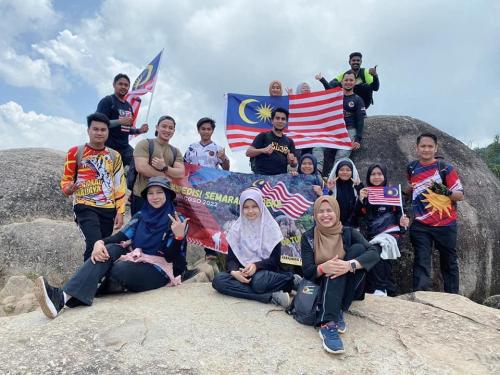 Ekspedisi Semarak Merdeka KESKEB CGSO 2022 Cabaran Mendaki Gunung Datuk sempena sambutan bulan kemerdekaan negara yang bertemakan Keluarga Malaysia Teguh Bersama.