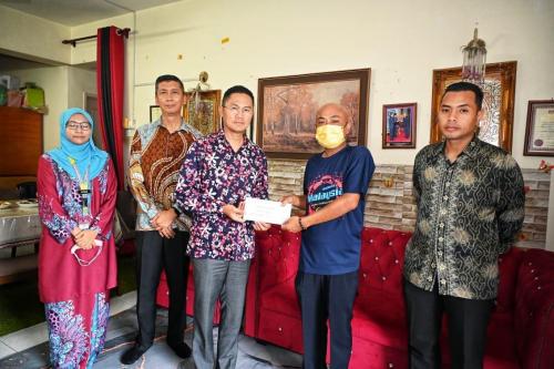 YBrs. Ketua Pengarah Keselamatan Kerajaan melakukan ziarah kasih keatas waris Allahyarhamah Puan Noor Ayu yang telah kembali ke rahmatullah