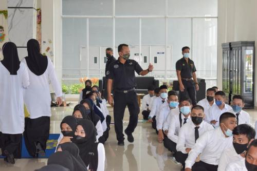 Seramai 163 orang pelatih yang terdiri daripada 21 pelatih bagi KP19 dan 142 pelatih bagi KP11 telah melapor diri di Institut Latihan Keselamatan Perlindungan Malaysia (ILKEM)