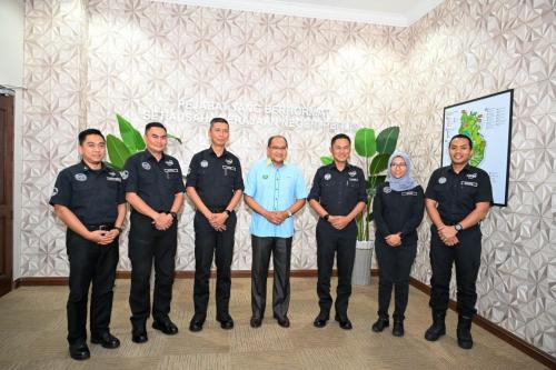 YBrs. Tuan Rahimi bin Ismail, Ketua Pengarah CGSO telah mengadakan Kunjungan Hormat ke atas YB Datuk Seri Hj Hasnol Zam Zam bin Hj Ahmad, Setiausaha Kerajaan (SUK) Negeri Perlis Indera Kayangan