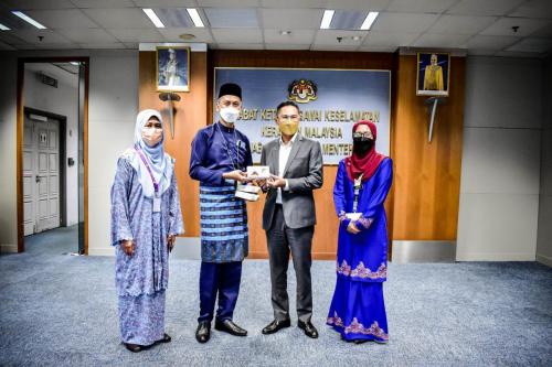 Ketua Pengarah CGSO selaku penaung KESKEB CGSO telah menyempurnakan Majlis Sumbangan Buah Kurma oleh KESKEB CGSO