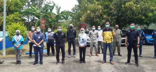 Pengarah CGSO Wilayah Persekutuan Labuan bersama-sama Tim Jawatankuasa Kecil Pemeriksaan Keselamatan (JKPK) Sasaran Penting dan pengurusan Bahagian Bekalan Air Wilayah Persekutuan Labuan