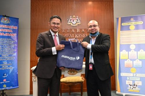 Kunjungan hormat oleh Ketua Keselamatan Malaysia Airlines Berhad (MAB) ke atas YBrs. Ketua Pengarah Keselamatan Kerajaan telah diadakan di Ibu Pejabat CGSO