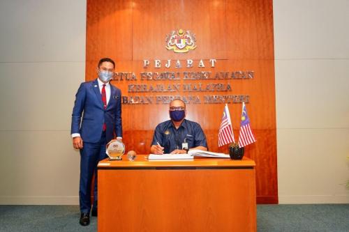 Kunjungan Hormat YBrs. En. Mohd Shahrizal Bin Mohd Nor, Setiausaha Bahagian, Bahagian Khidmat Pengurusan Kementerian Pertahanan Malaysia
