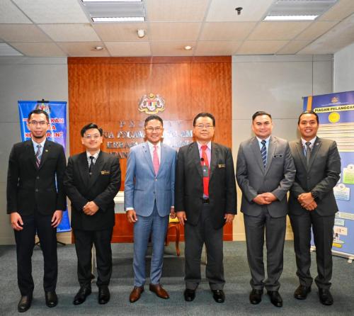 YBrs.Ketua Pengarah Keselamatan Kerajaan telah menerima kunjungan hormat daripada YBrs.Timbalan Ketua Eksekutif 1 Majlis Peperiksaan Malaysia (MPM)