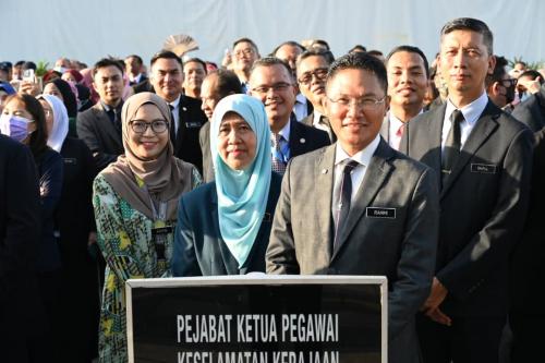 YBrs. Ketua Pengarah Keselamatan Kerajaan bersama Pengurusan Tertinggi dan Pegawai-pegawai serta kakitangan CGSO menghadiri Perhimpunan Bulanan bersama YAB Perdana Menteri di Dataran Perdana Putra, Putrajaya pagi ini.