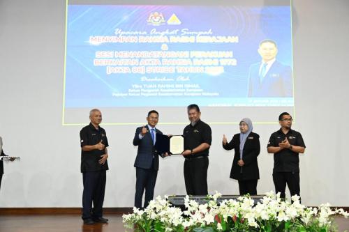 YBrs. Ketua Pengarah Keselamatan Kerajaan (CGSO) telah menghadiri jemputan oleh YBhg. Ketua Pengarah Institut Penyelidikan Sains dan Teknologi Pertahanan (STRIDE)