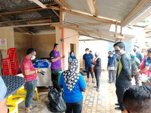 Hari Kedua Sukarelawan CGSO bersama-sama Sukarelawan JPM telah membantu penduduk membersihkan kediaman mereka yang terjejas akibat banjir.