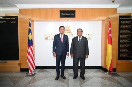 YBrs. Tuan Rahimi bin Ismail, Ketua Pengarah CGSO telah mengadakan Kunjungan Hormat ke atas YB. Dato’ Haji Haris bin Kasim, Setiausaha Kerajaan Negeri Selangor