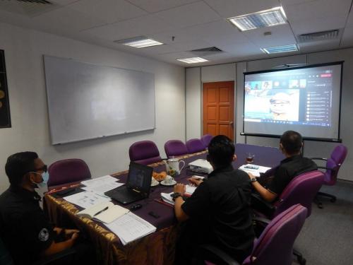 Pengarah CGSO Wilayah Persekutuan Labuan, bersama-sama Tim Pemeriksaan Jawatankuasa Kecil Pemeriksaan Keselamatan (JKPK) Sasaran Penting dan pemilik Labuan Gas Terminal