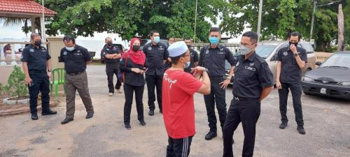 Ketua Pengarah Keselamatan Kerajaan sempat menyantuni saudara Redzuan bin Ruzali, Pegawai Kader CGSO