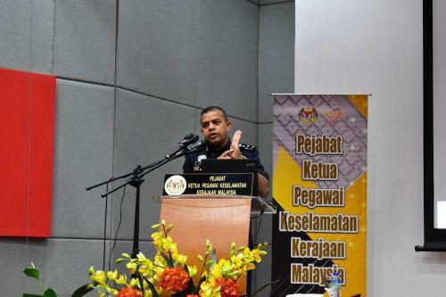 YDH CP Dato’ Ayob Khan menyampaikan ceramah berkaitan "Integriti Dalam Menjaga Kerahsian Kerajaan" di Institut Latihan Keselamatan Perlindungan Malaysia (ILKEM)