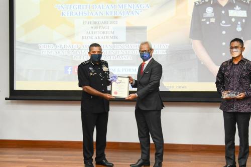 YDH CP Dato’ Ayob Khan menyampaikan ceramah berkaitan "Integriti Dalam Menjaga Kerahsian Kerajaan" di Institut Latihan Keselamatan Perlindungan Malaysia (ILKEM)