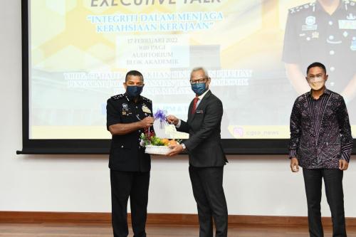 YDH CP Dato’ Ayob Khan menyampaikan ceramah berkaitan "Integriti Dalam Menjaga Kerahsian Kerajaan" di Institut Latihan Keselamatan Perlindungan Malaysia (ILKEM)