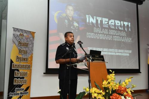 YDH CP Dato’ Ayob Khan menyampaikan ceramah berkaitan "Integriti Dalam Menjaga Kerahsian Kerajaan" di Institut Latihan Keselamatan Perlindungan Malaysia (ILKEM)