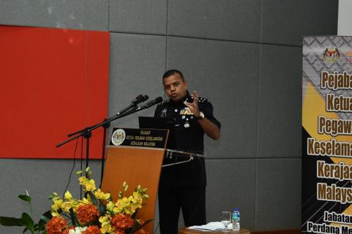 YDH CP Dato’ Ayob Khan menyampaikan ceramah berkaitan "Integriti Dalam Menjaga Kerahsian Kerajaan" di Institut Latihan Keselamatan Perlindungan Malaysia (ILKEM)